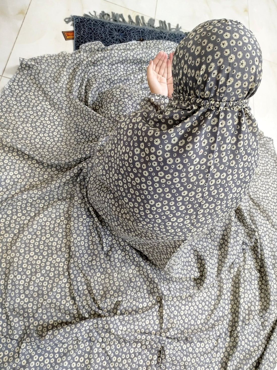 Sleeved or Sleeveless Namaz Chadar? Here’s What Actually Works During Prayer